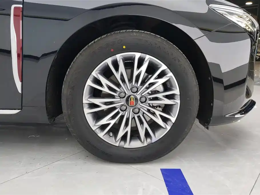 Hongqi H5 1.5 T DCT Connected Flagship Charm
