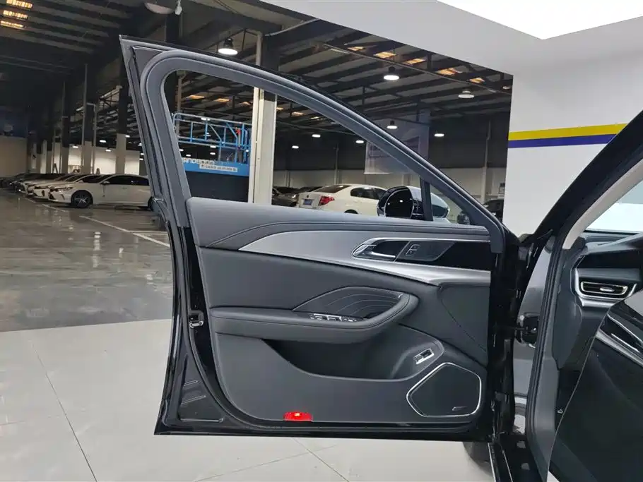 Hongqi H5 1.5 T DCT Connected Flagship Charm