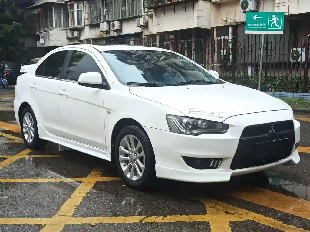 Lancer EX Zhishang 1.8 L CVT Luxury
