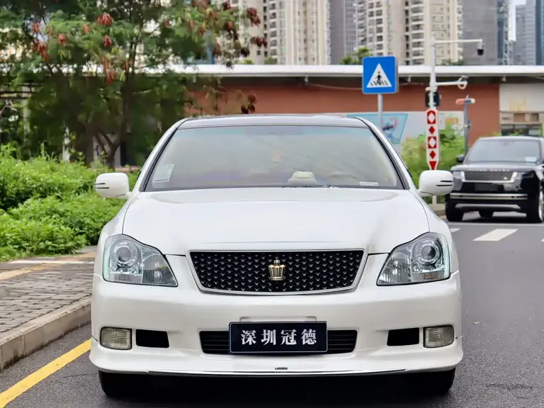 Toyota Crown 2.5 L Royal Special Enhanced