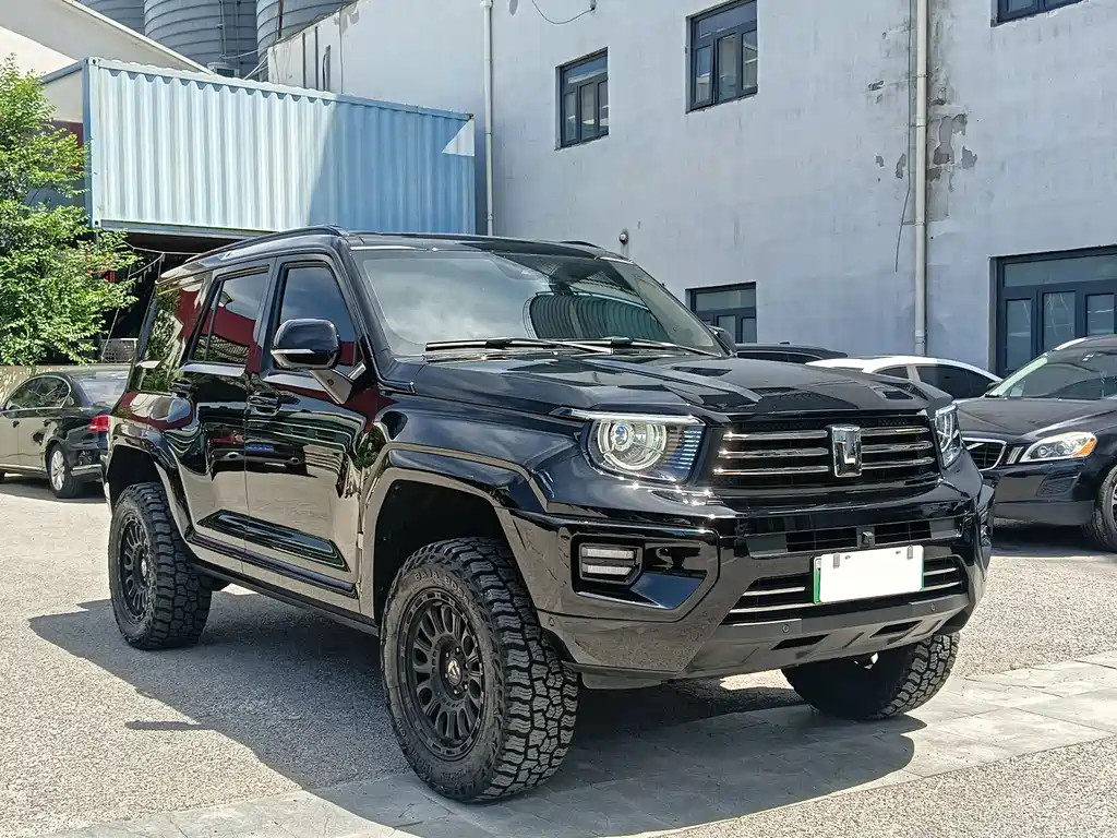 Tank 700 NEV Hi4-T Extreme Realm