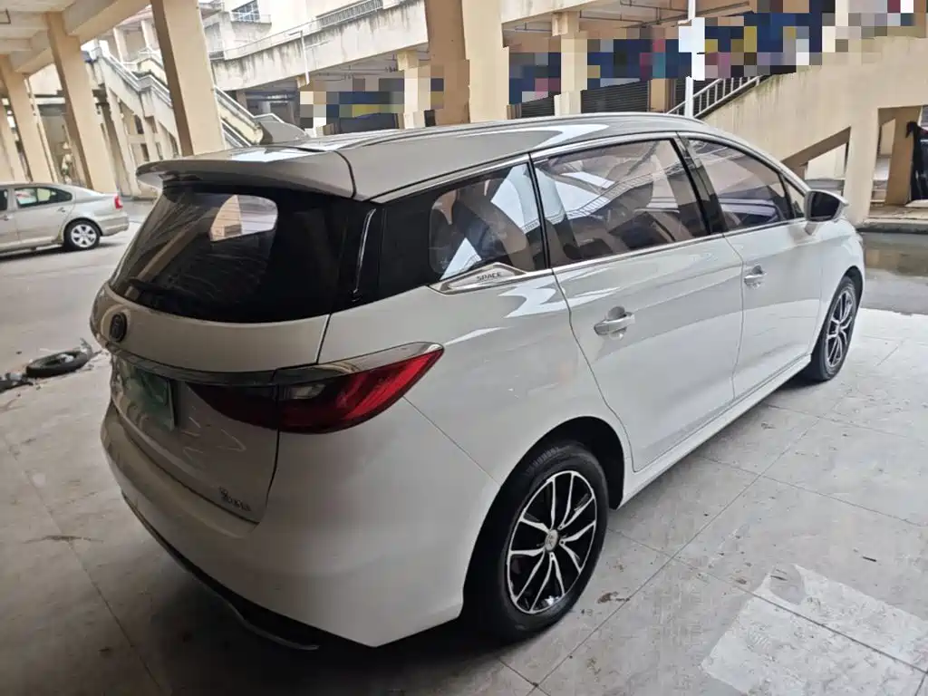 Song MAX 1.5 T Auto Connected Elite 7-seat