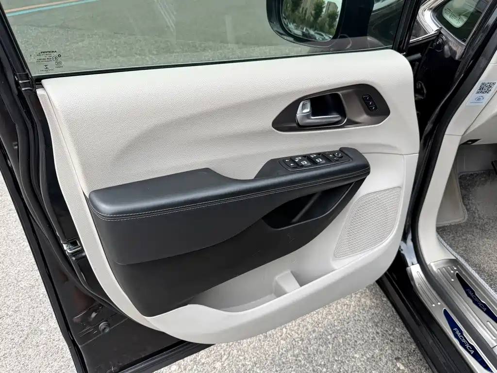 Pacifica (Import) 3.6 L Premium