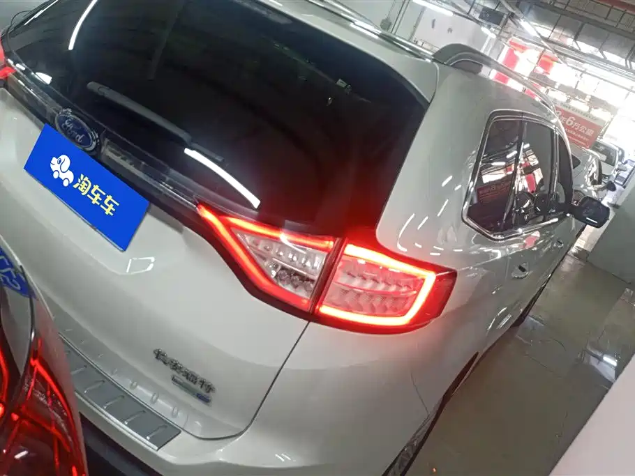 Edge EcoBoost 245 2 WD Sport 7-seat