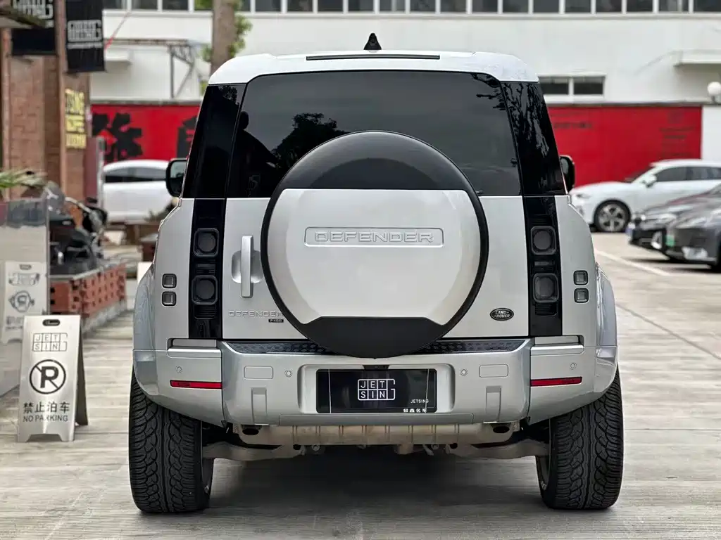 Land Rover Defender 路虎卫士 2022款 90 3.0 T P400 暗黑特别版