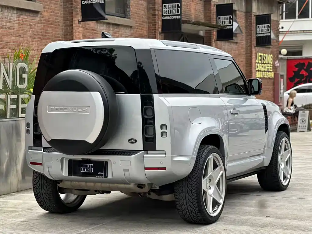 Land Rover Defender 路虎卫士 2022款 90 3.0 T P400 暗黑特别版