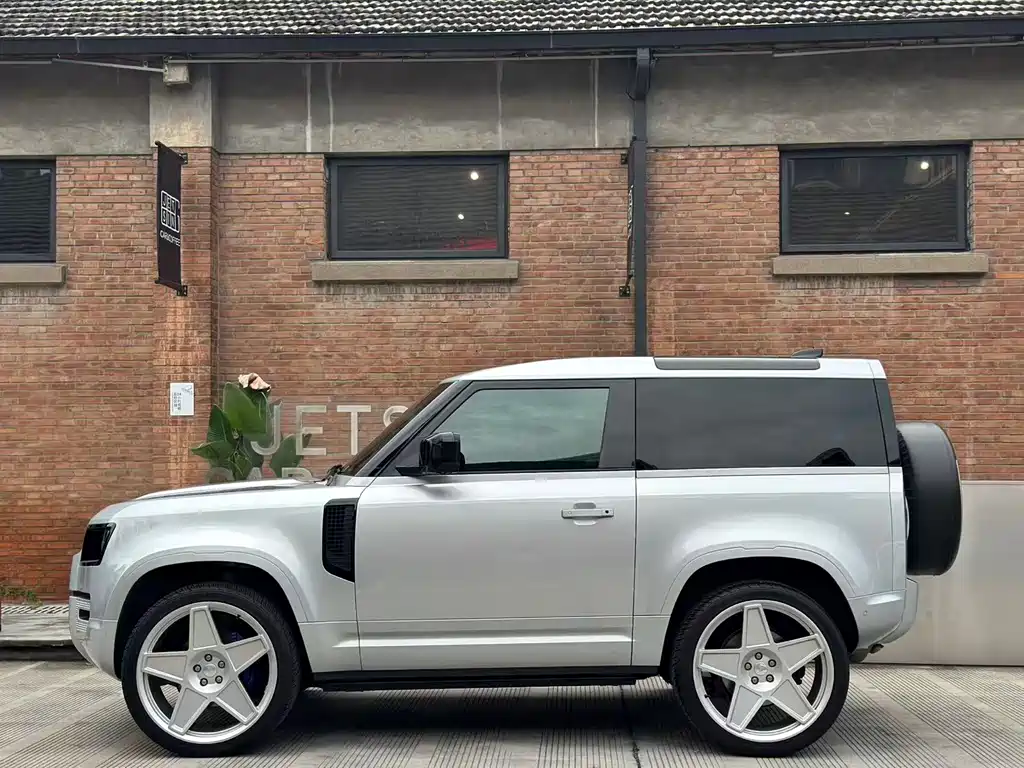 Land Rover Defender 路虎卫士 2022款 90 3.0 T P400 暗黑特别版