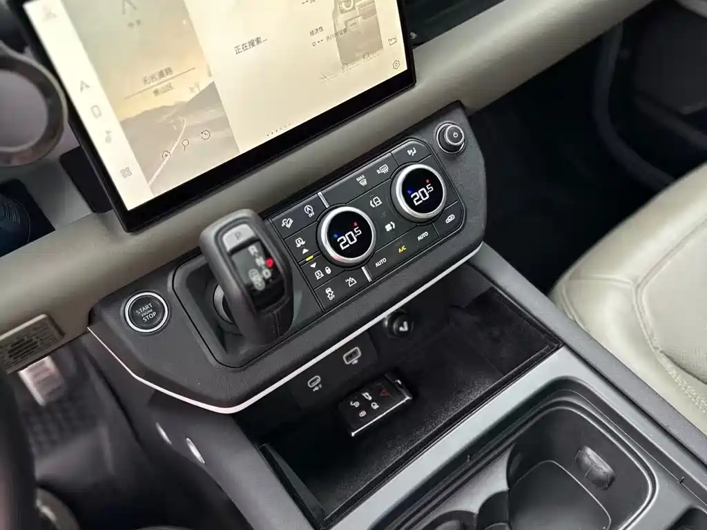 Land Rover Defender 路虎卫士 2022款 90 3.0 T P400 暗黑特别版