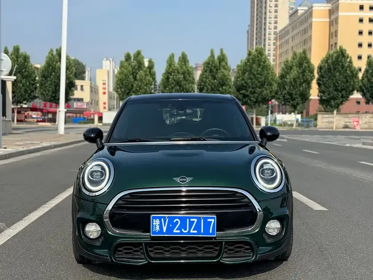 MINI 1.5 T COOPER Racer 5-door