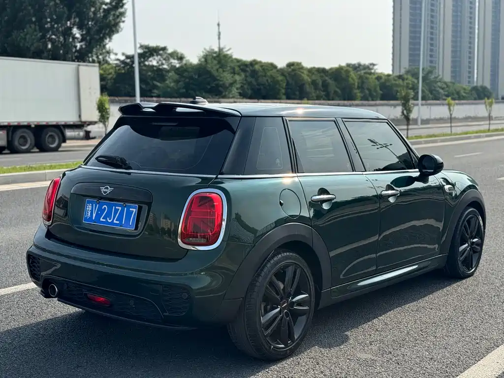 MINI 1.5 T COOPER Racer 5-door