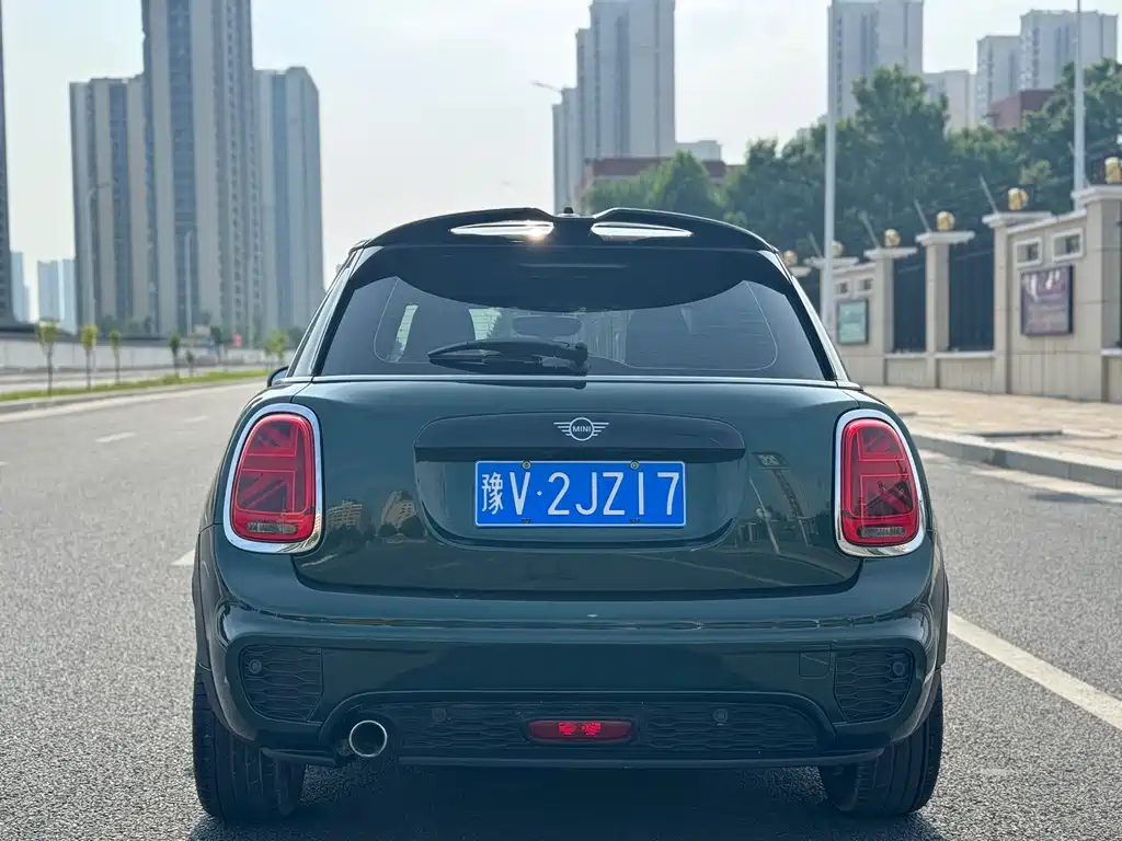 MINI 1.5 T COOPER Racer 5-door