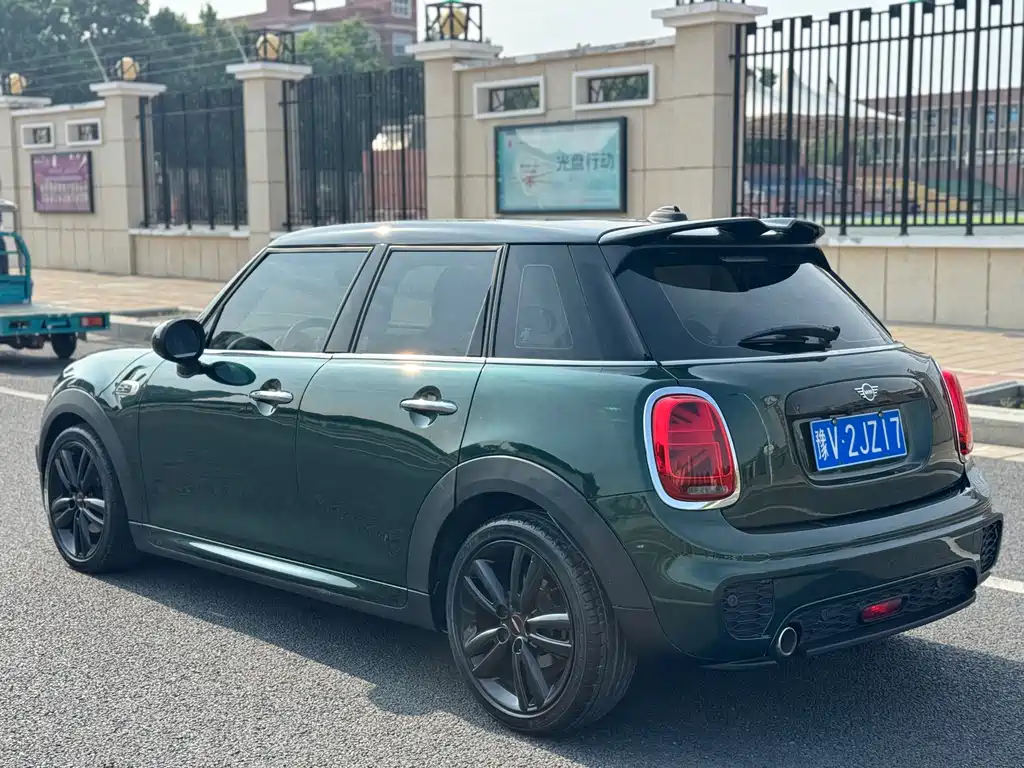 MINI 1.5 T COOPER Racer 5-door