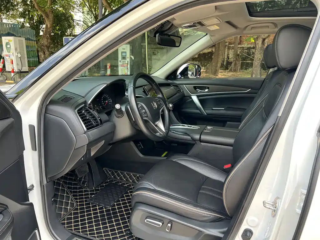 Avancier 370 TURBO 4 WD Premium