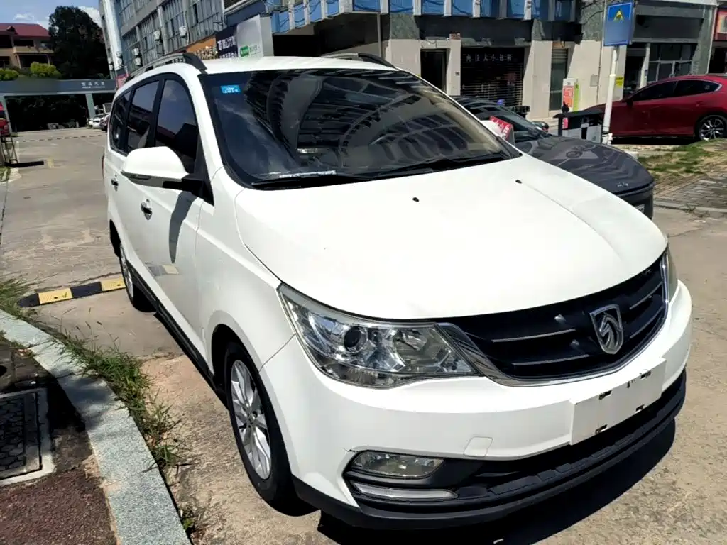 Baojun 730 1.5 L Manual Comfort 7-seat CN-V