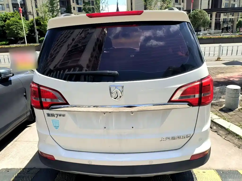 Baojun 730 1.5 L Manual Comfort 7-seat CN-V