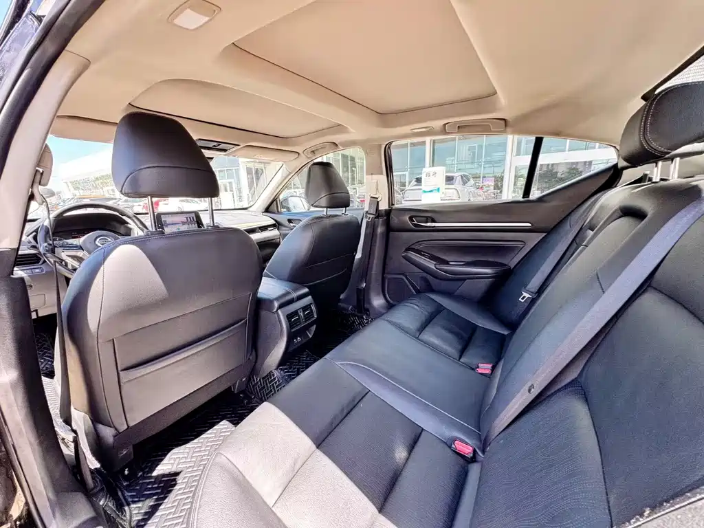 Teana 2.0 L XL Comfort