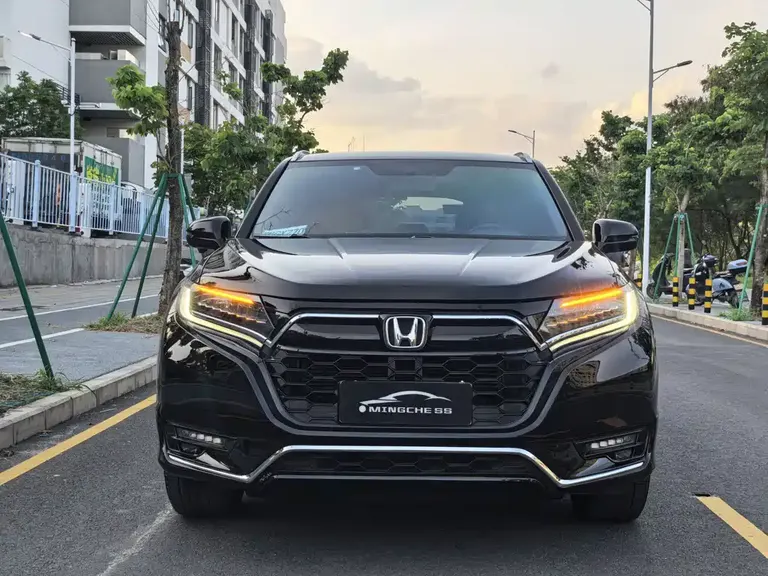 Honda UR-V 370 TURBO 2 WD Graceful