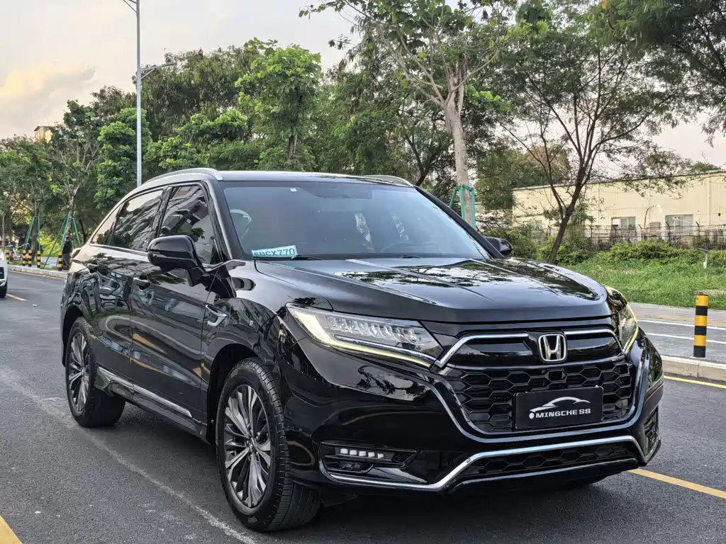 Honda UR-V 370 TURBO 2 WD Graceful