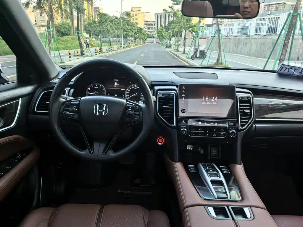 Honda UR-V 370 TURBO 2 WD Graceful