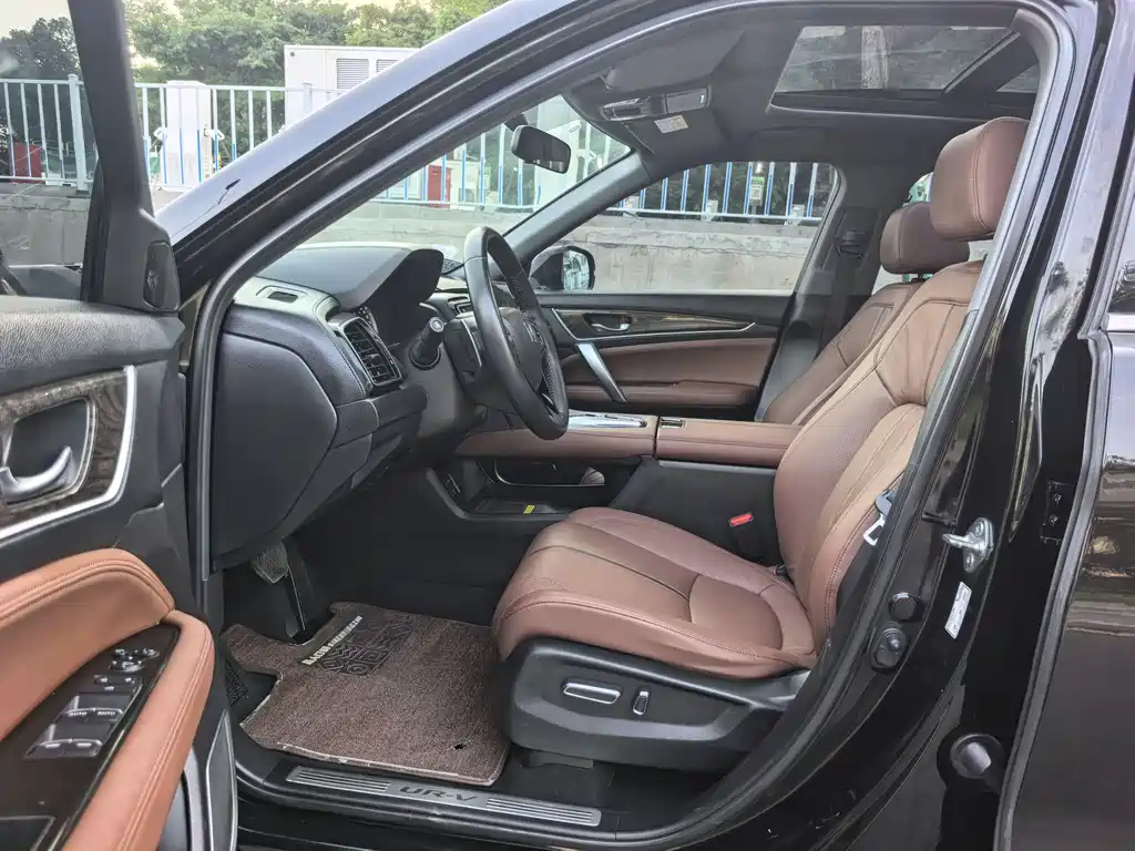 Honda UR-V 370 TURBO 2 WD Graceful