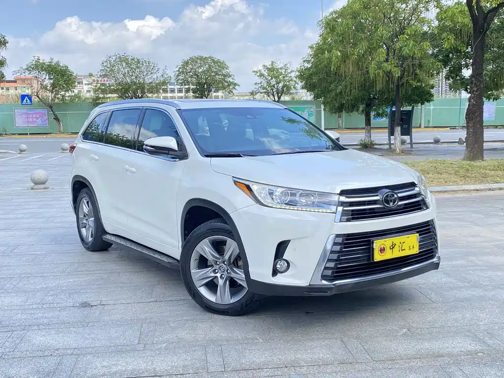 Highlander 2.0 T 4 WD Distinguished 7-seat CN-V