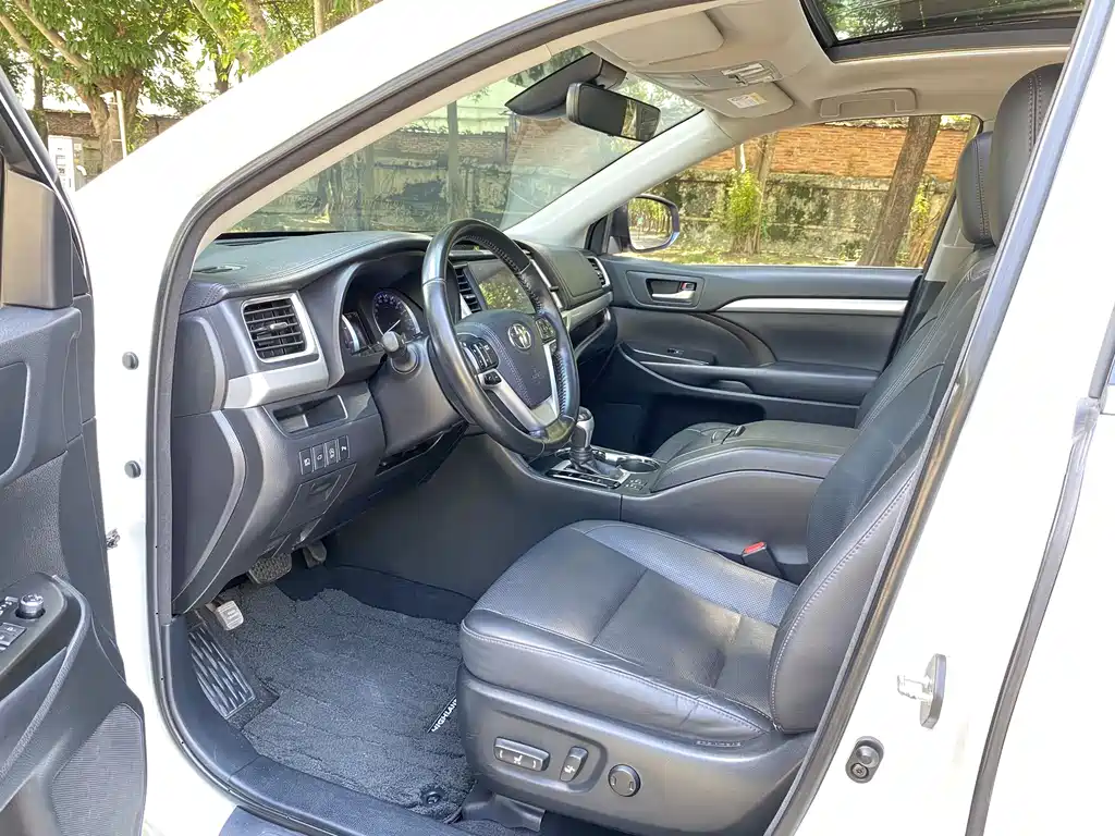 Highlander 2.0 T 4 WD Distinguished 7-seat CN-V