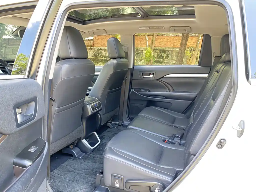 Highlander 2.0 T 4 WD Distinguished 7-seat CN-V
