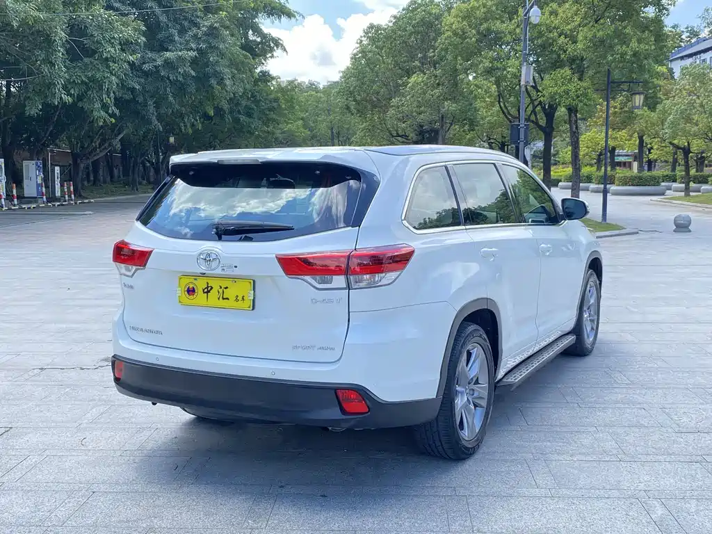 Highlander 2.0 T 4 WD Distinguished 7-seat CN-V