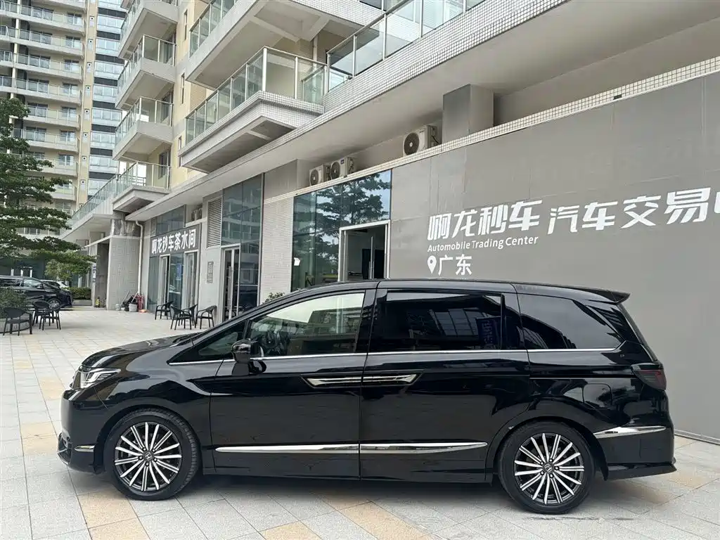 Elysion 2.0 L e:HEV Luxury Early Enjoyment