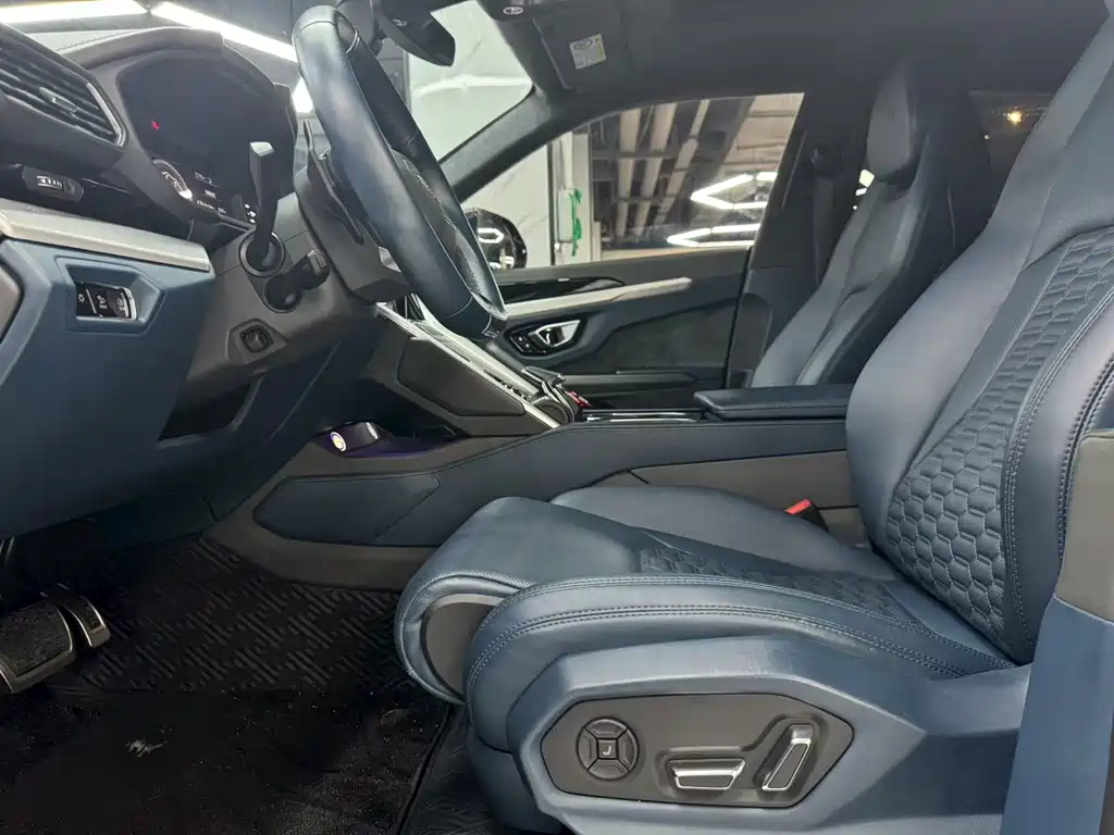 Urus 4.0 T V8