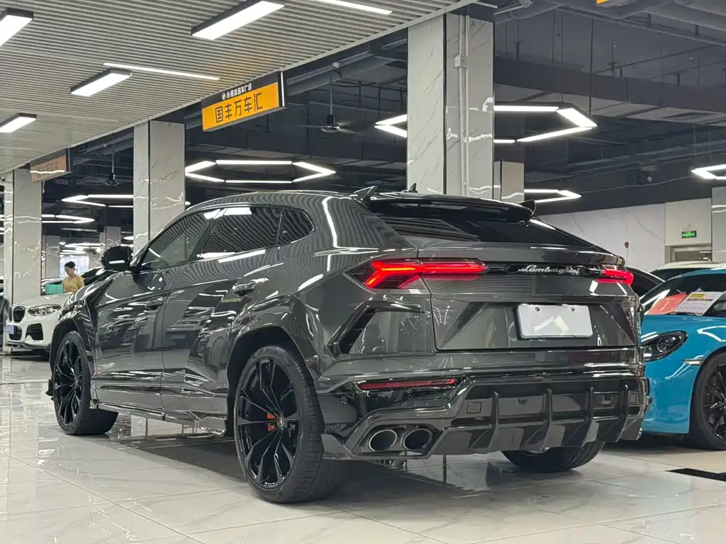 Urus 4.0 T V8