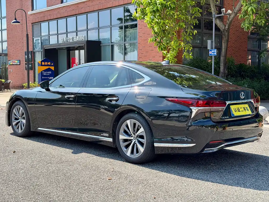 Lexus LS 500 h Outstanding CN-VI
