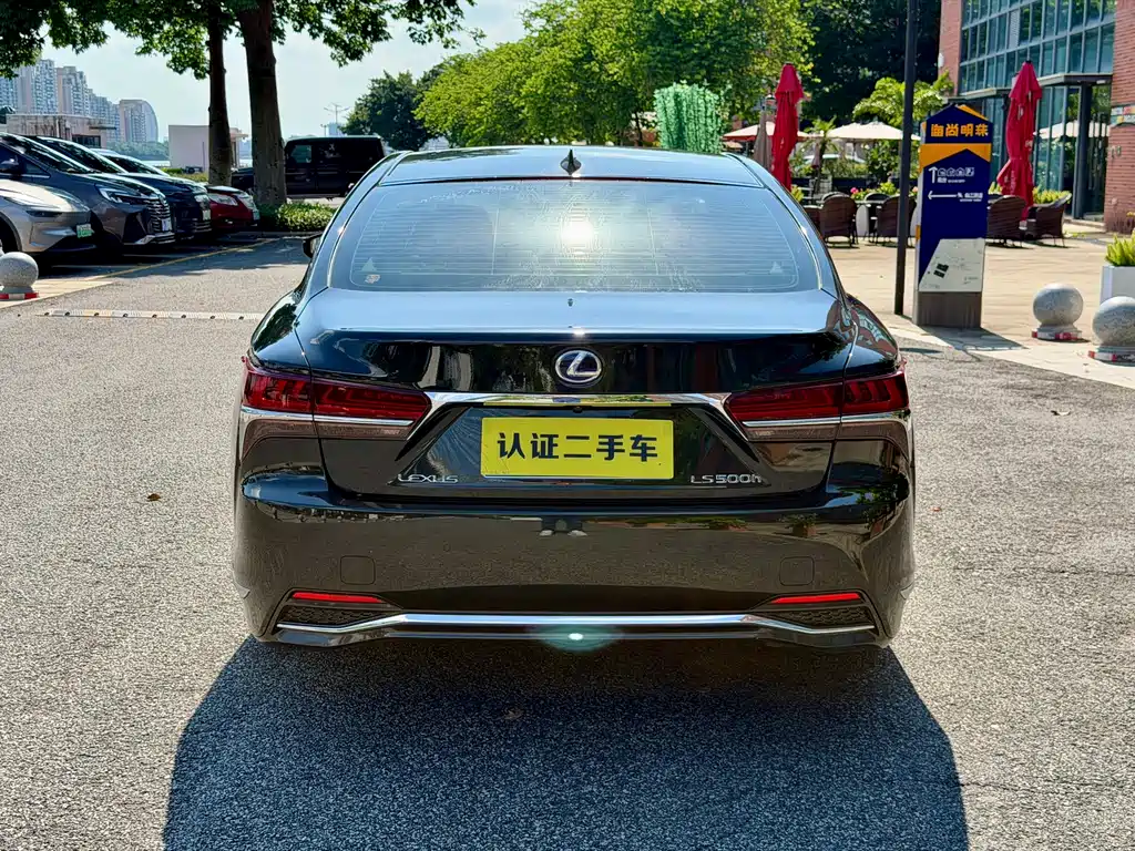 Lexus LS 500 h Outstanding CN-VI
