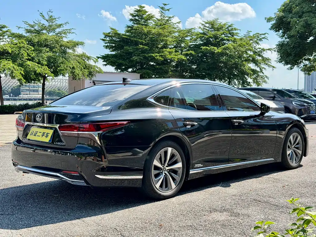 Lexus LS 500 h Outstanding CN-VI