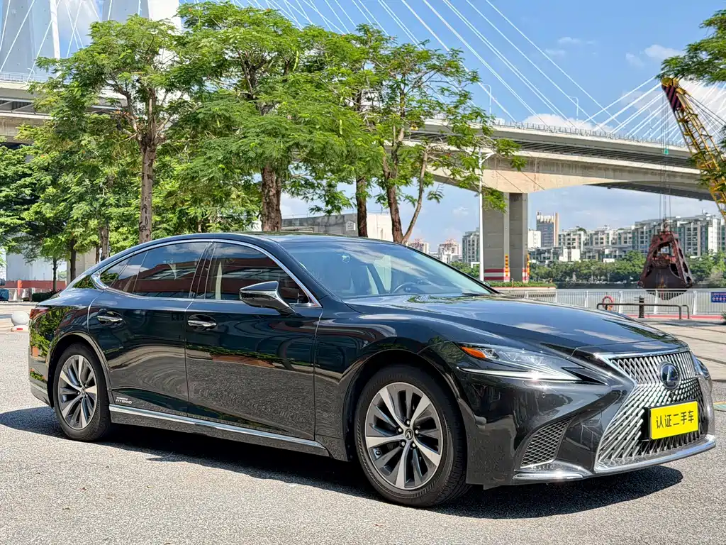 Lexus LS 500 h Outstanding CN-VI