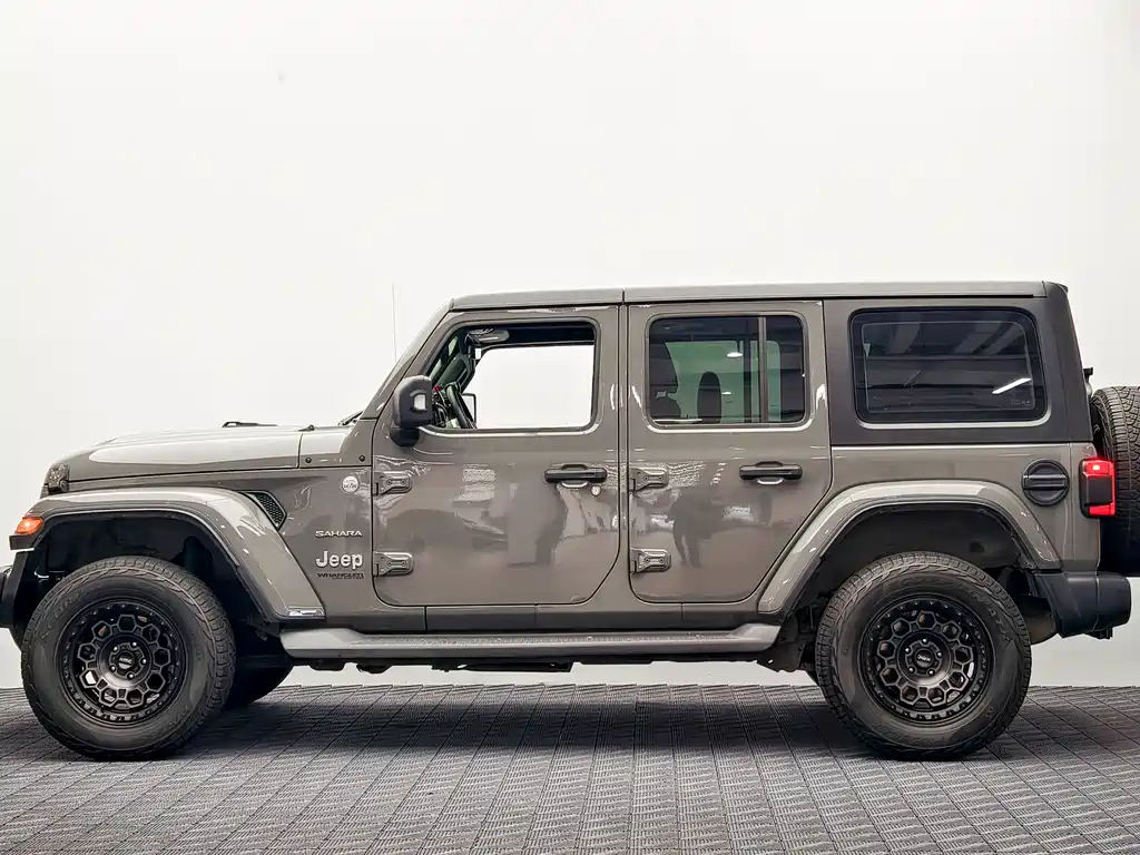 Wrangler 2.0 T Sahara 4-door CN-VI