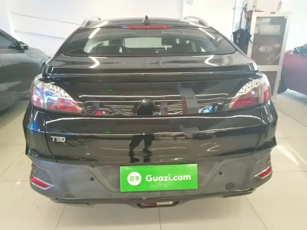Venucia T90 2.0 L CVT Smart Style