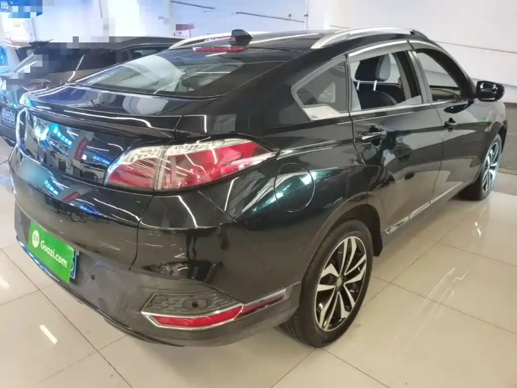 Venucia T90 2.0 L CVT Smart Style