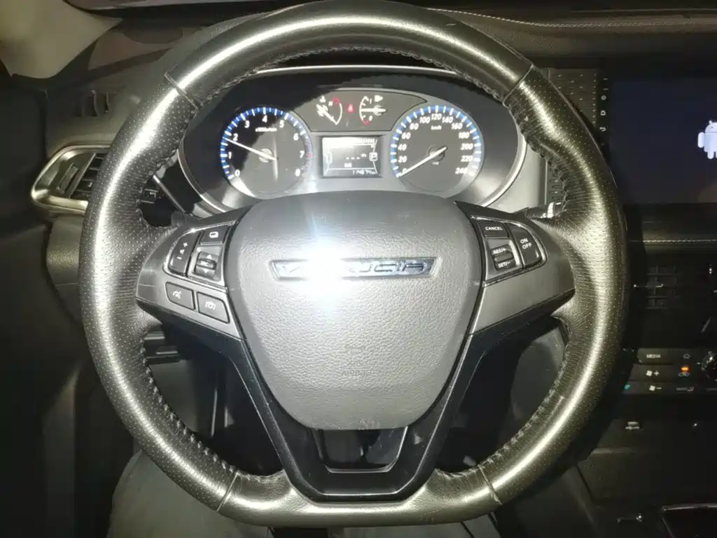 Venucia T90 2.0 L CVT Smart Style