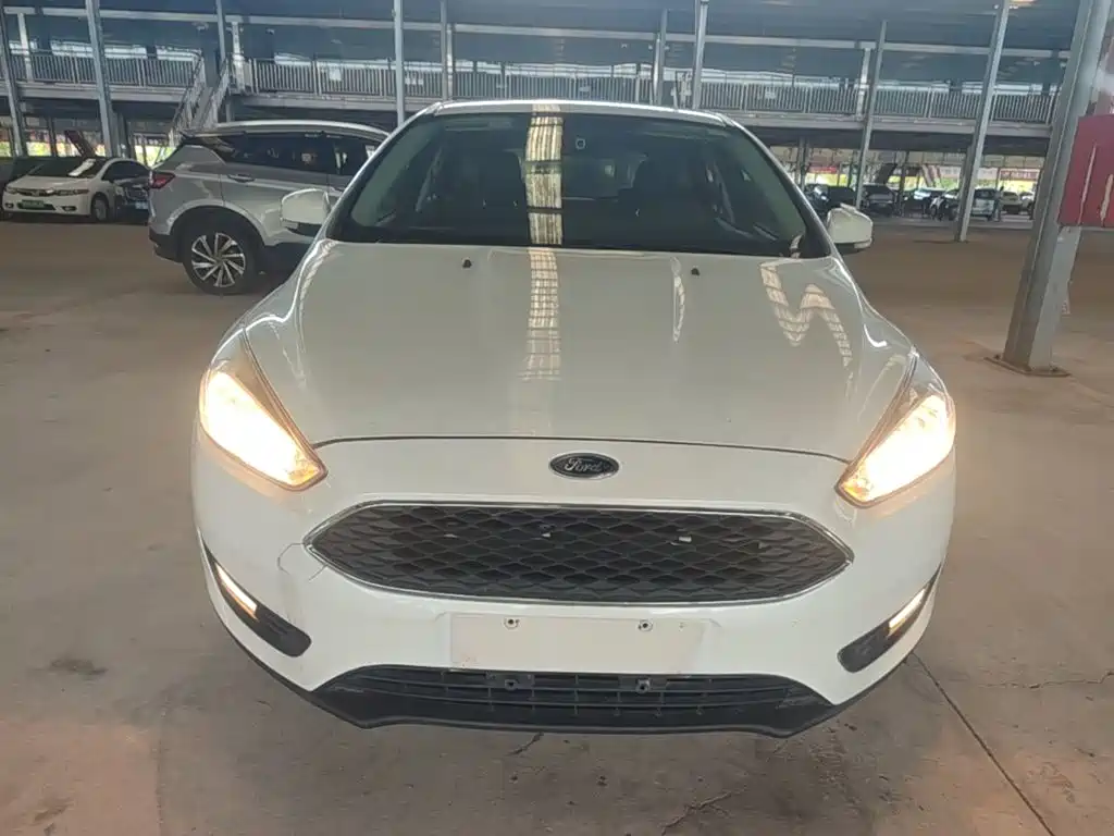 Focus Hatchback 1.6 L Auto Comfort Smart Travel