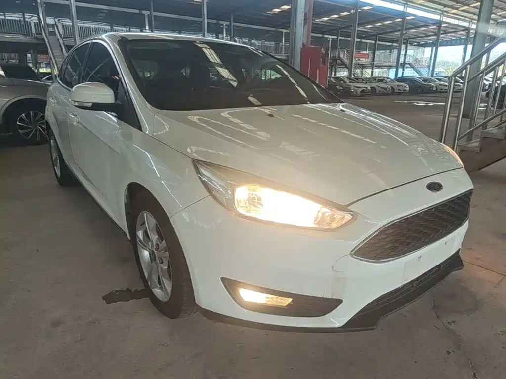 Focus Hatchback 1.6 L Auto Comfort Smart Travel