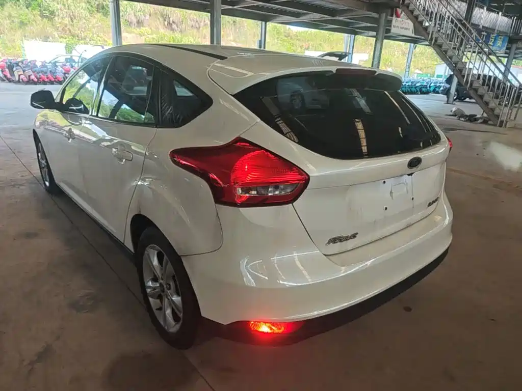 Focus Hatchback 1.6 L Auto Comfort Smart Travel