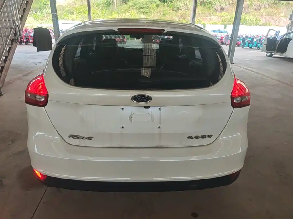 Focus Hatchback 1.6 L Auto Comfort Smart Travel