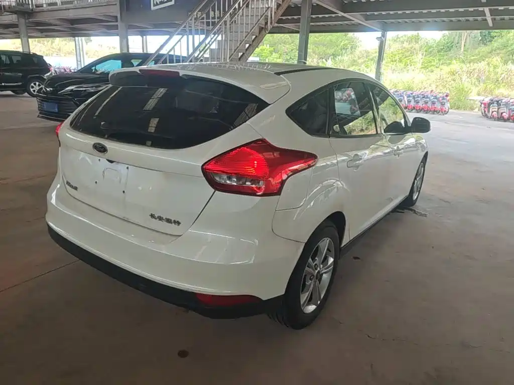 Focus Hatchback 1.6 L Auto Comfort Smart Travel