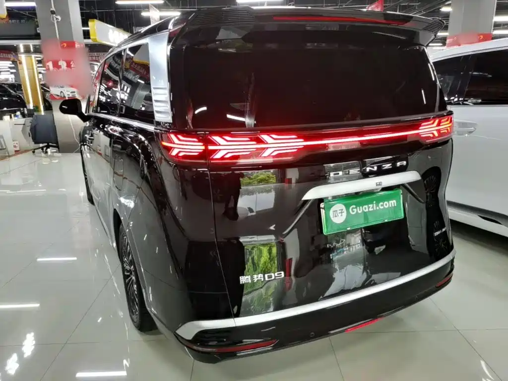 Denza D9 DM-i 970 4 WD Flagship