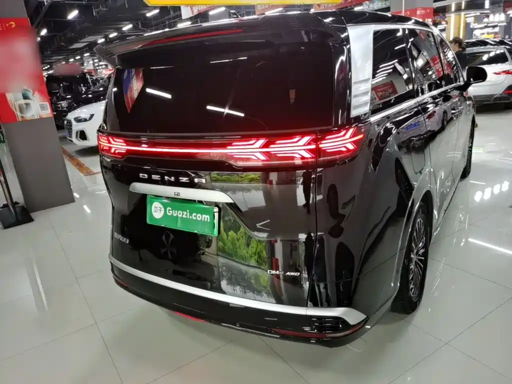 Denza D9 DM-i 970 4 WD Flagship