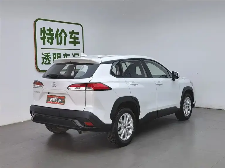 Toyota Frontlander 2.0 L CVT Leading
