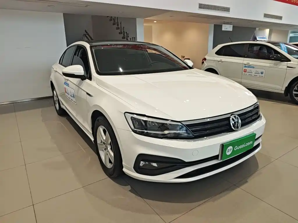 Lamando 230 TSI DSG Style