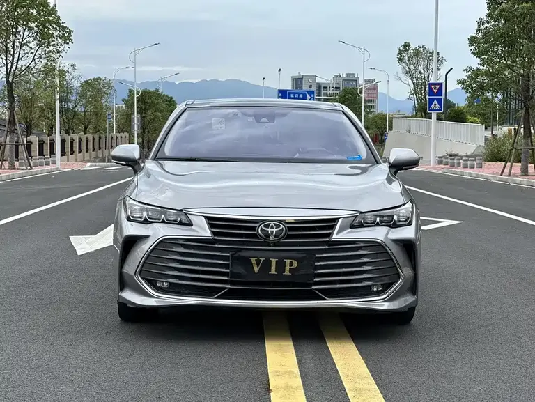 Toyota Avalon 2.5 L Touring Distinguished CN-V