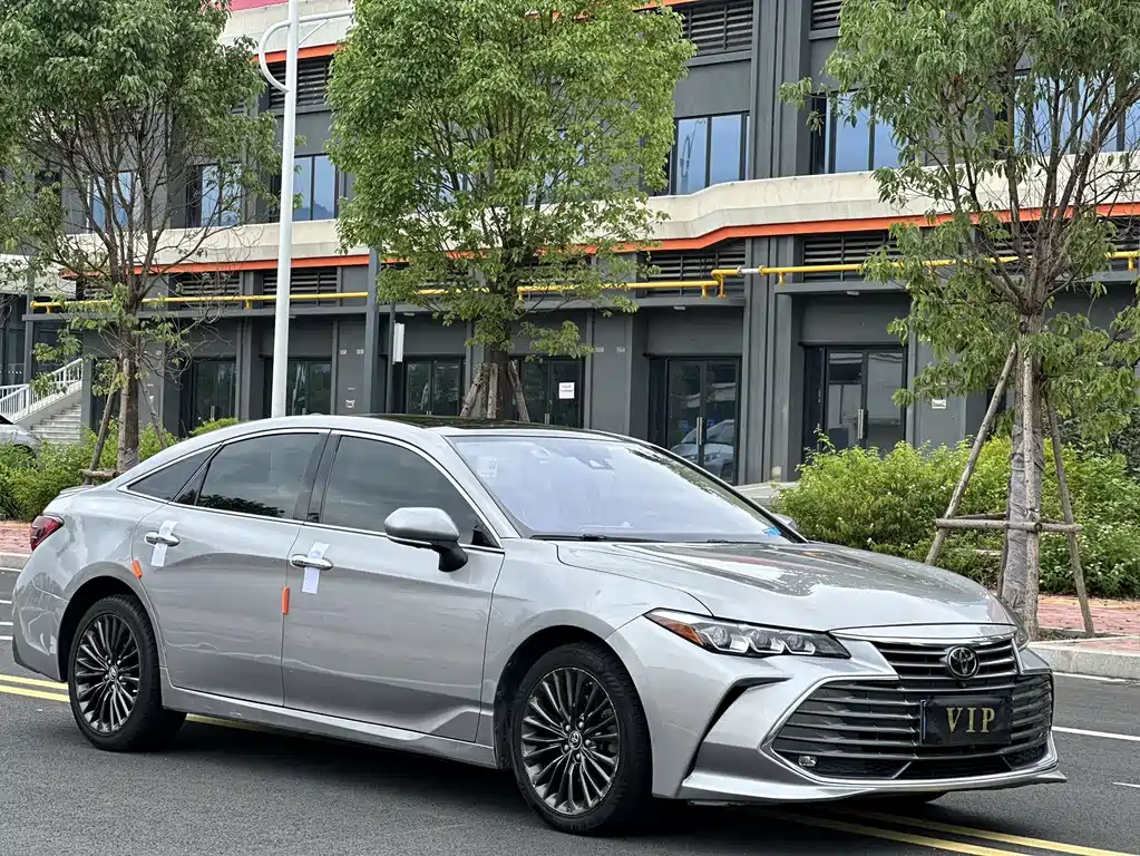 Avalon 2.5 L Touring Distinguished CN-V